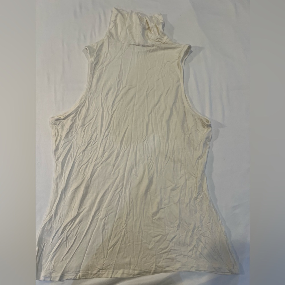 H&M White Top - Picture 3 of 3